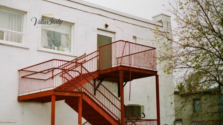 Red Light District Residence Living on the Ground Floor